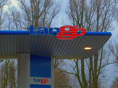 Tango, benzinepomp, tankstation