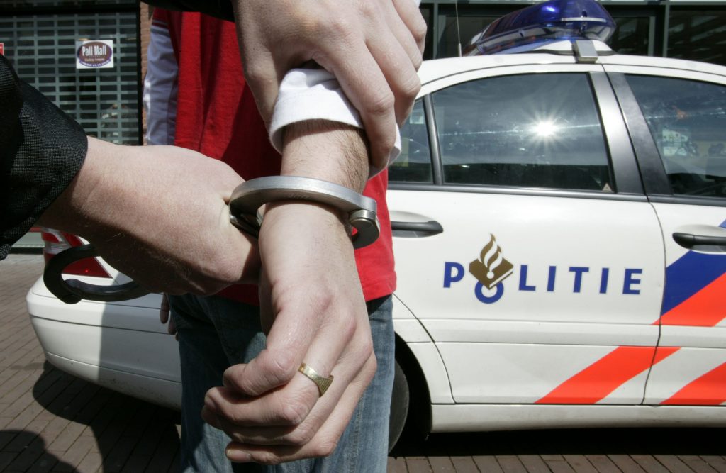 overval handboeien politie dief