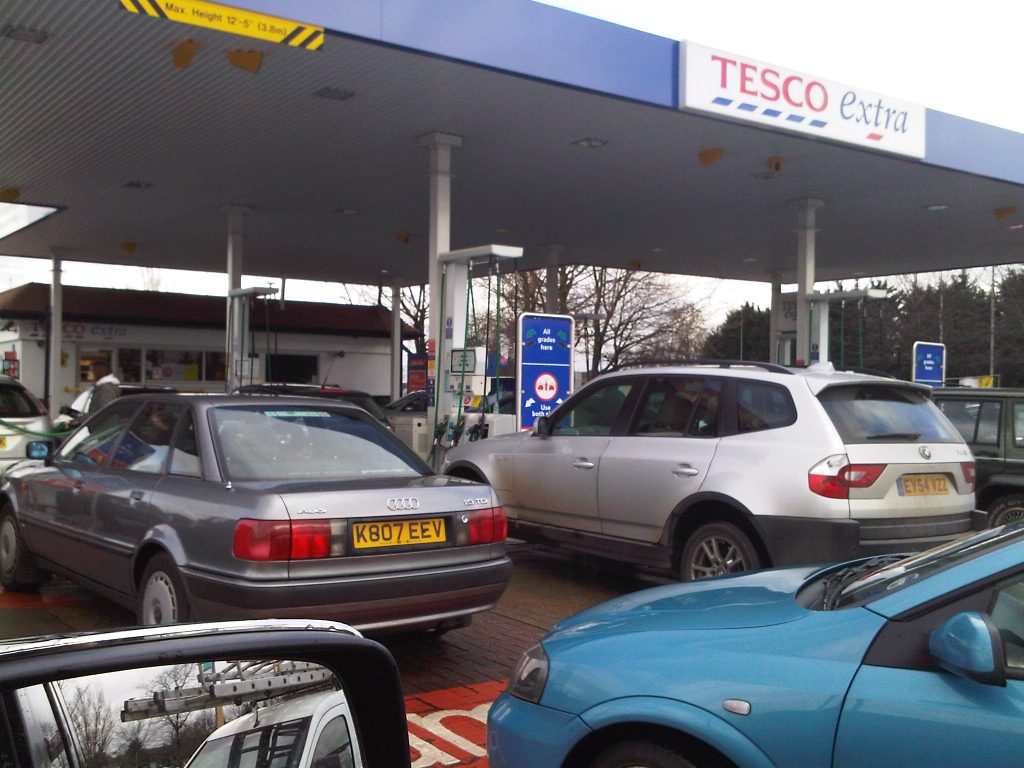 tesco, tankstation, auto's