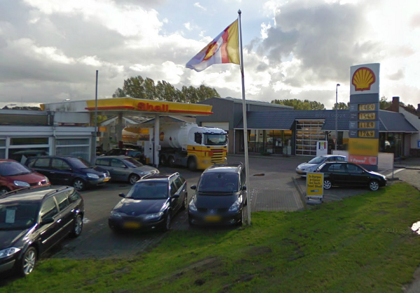 garagebedijf Bal, tankstation, shell, vlag