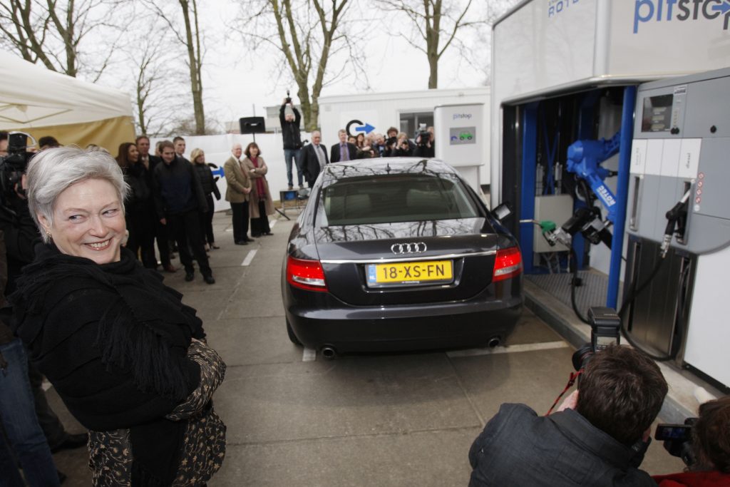 tanken, kentekenplaat, Van der Hoeven