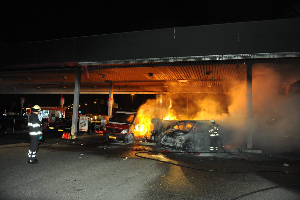 Brand, tankstation, Bunnik