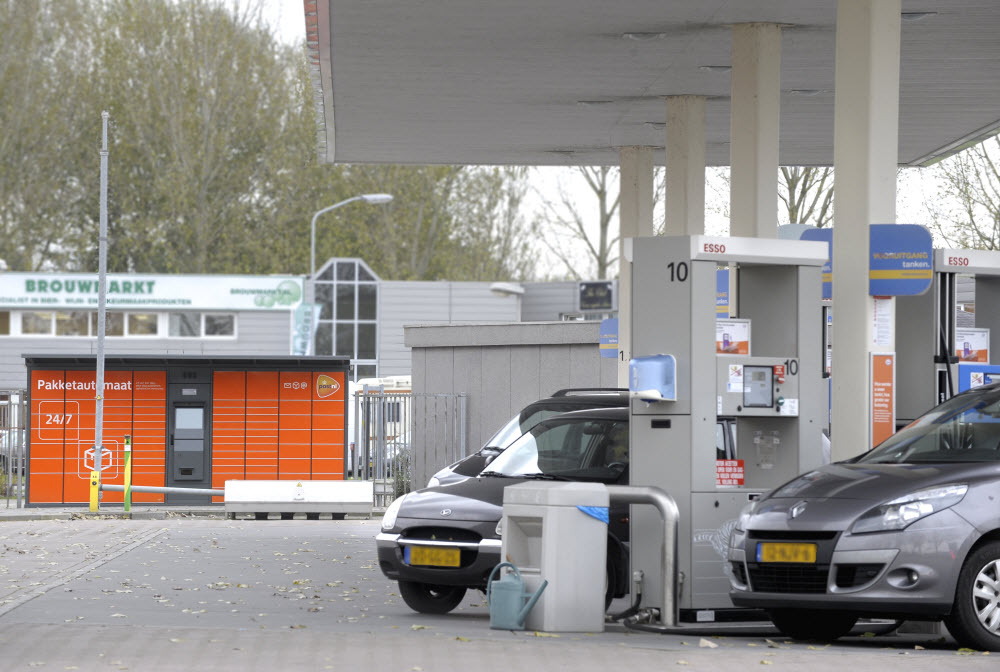 postpakketautomaat, esso tankstation