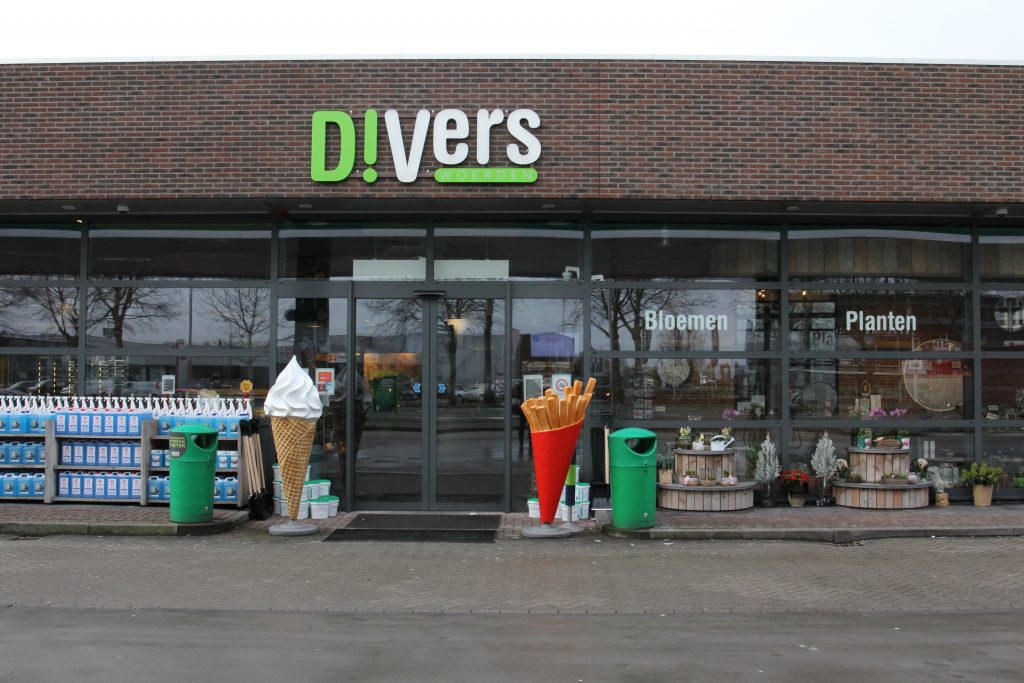 Divers Woerden tankstation voorkant