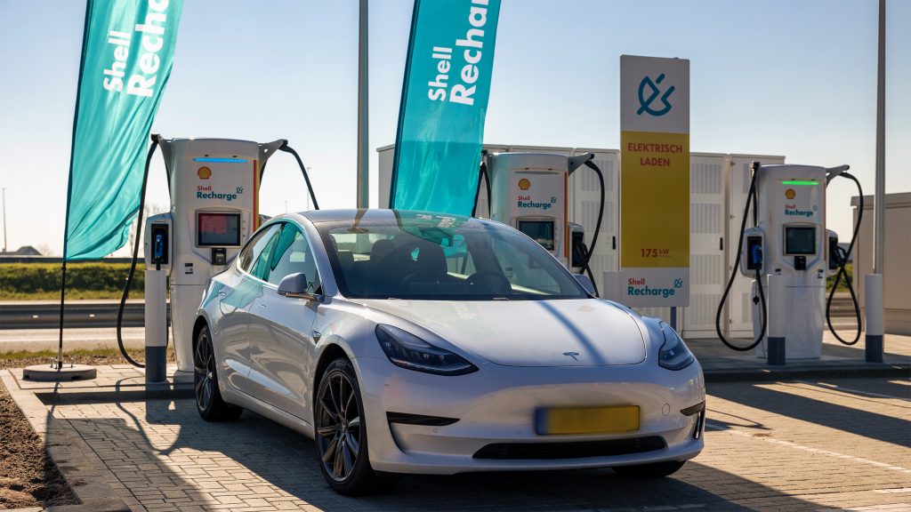 Shell Recharge-snellader Hellevliet