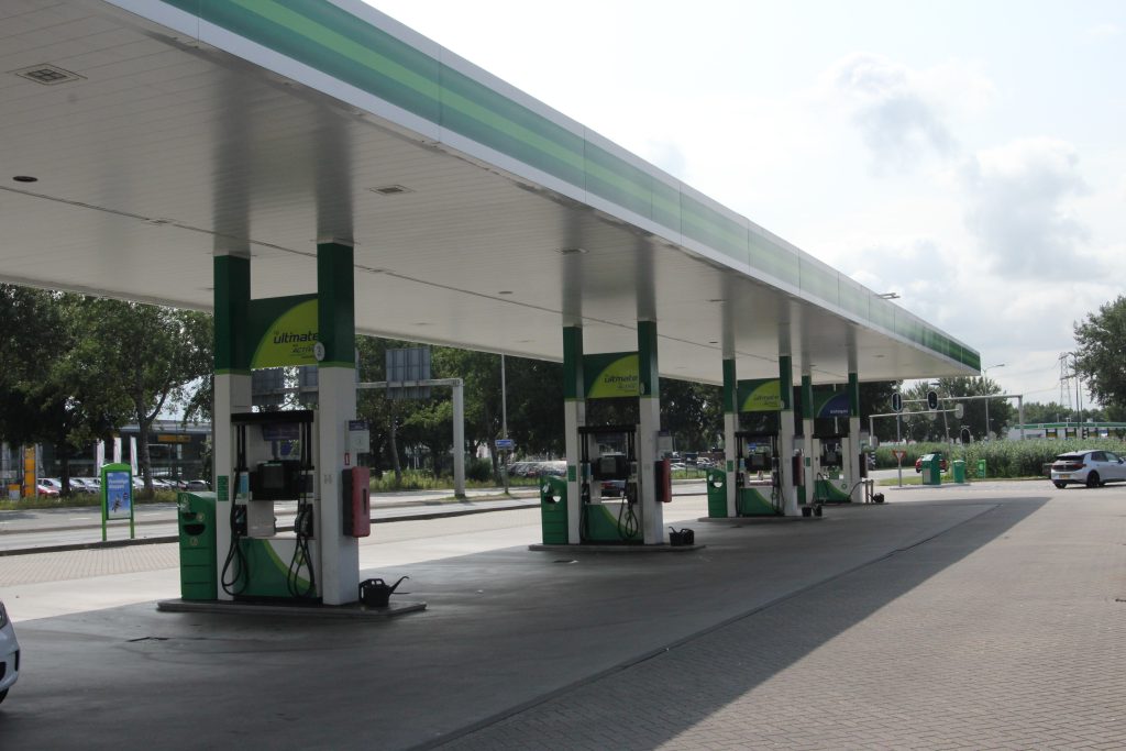 Divers Woerden BP-tankstation