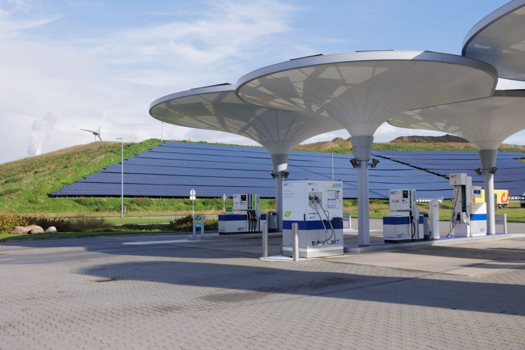 NXT-waterstoftankstation van GP Groot in Alkmaar.