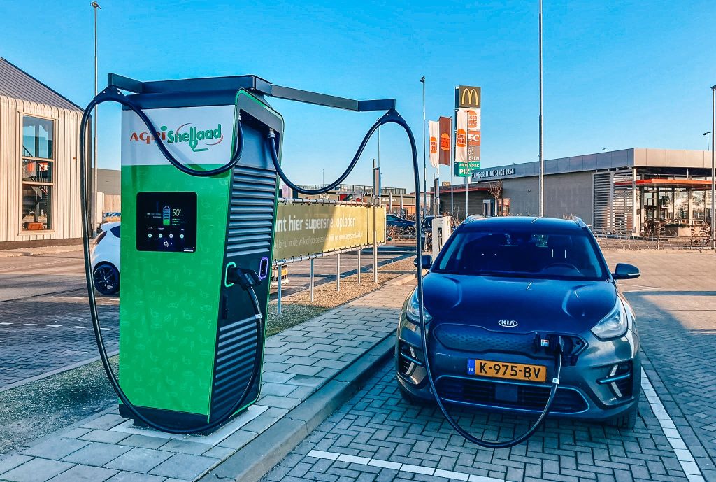 Kabelmanagement op hyperchargers AgriSnellaad moet laden makkelijker maken