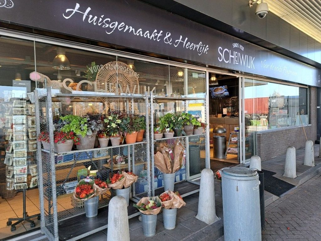 Buitenzijde shop Scheiwijk Hoogblokland aan A27