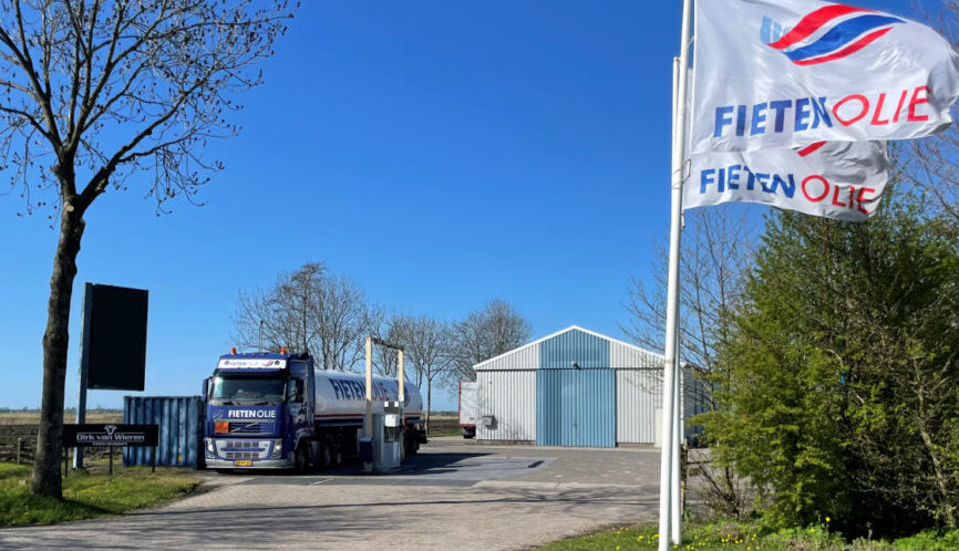 Fieten Olie met nieuwe opening vlakbij mijlpaal zestig tankstations