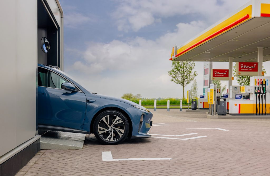 Samenwerking Shell en NIO: eerste ‘power swap station’ open bij Shell Harmelen