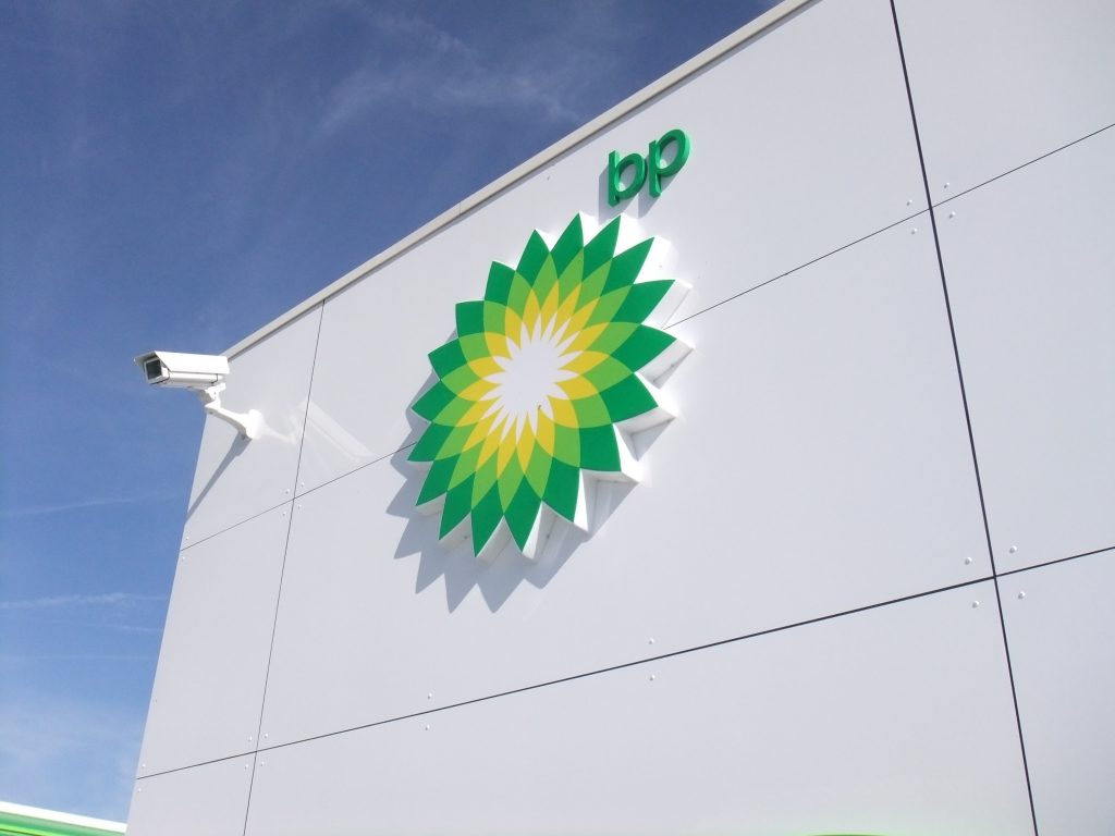 Na brand opent bp-tankstation Den Hout na zeven maanden weer de deuren