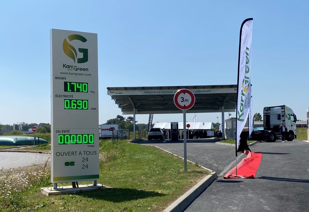 Als onderdeel van de energietransitie wordt het steeds gebruikelijker om laadplekken voor elektrische voertuigen (EV) te integreren in tankstations. Het weergeven van EV-prijsinformatie naast de traditionele brandstofprijzen is echter een uitdaging. Hiervoor biedt Bever Innovations nu een snelle en prijs-efficiënte oplossing: de IC-Smart.