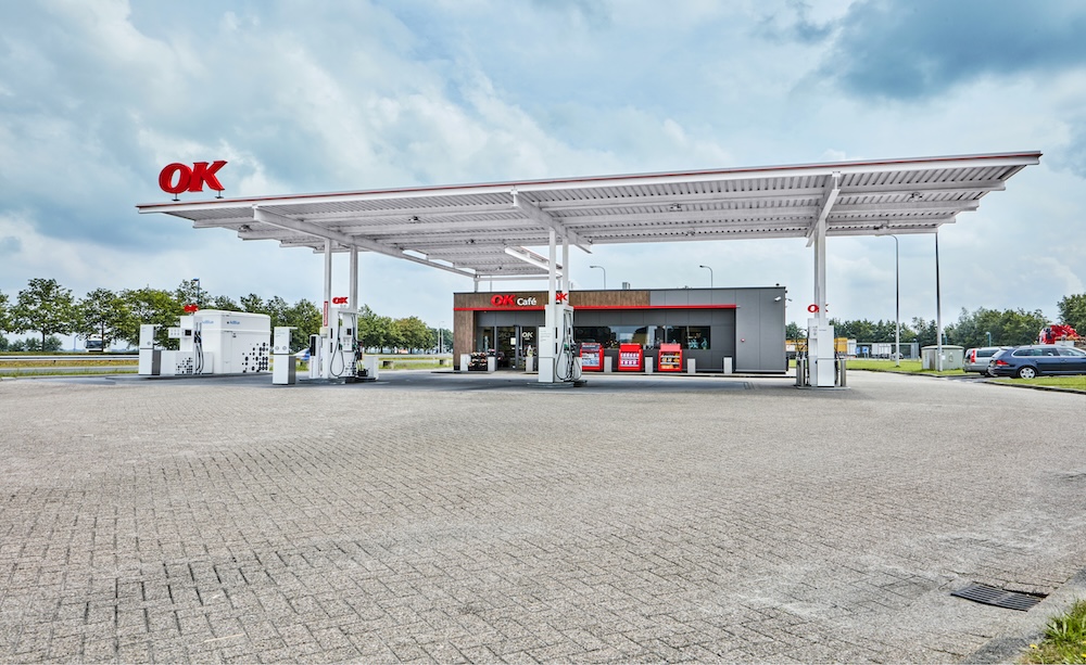 OK Nederland is een samenwerking aangegaan met marketingbedrijf Menuez International. Doel van het partnership is de zichtbaarheid van de tankstations te vergroten en de verkoop van producten in het assortiment van OK verder te verbeteren.