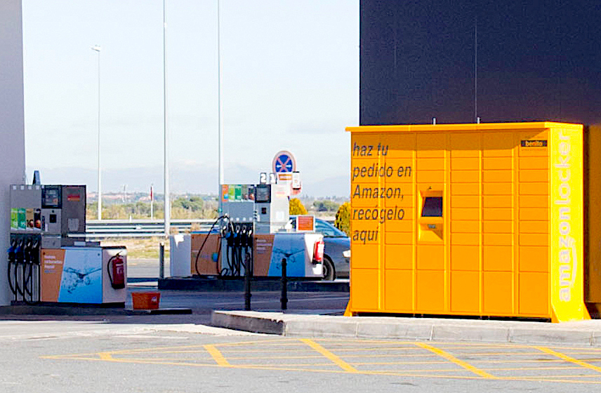 Repsol en Amazon hebben de lancering aangekondigd van een nieuwe service waarmee klanten van Amazon retourzendingen kunnen doen bij Repsol-tankstations in Spanje. Inmiddels bieden meer dan zevenhonderd tankstations van Repsol de ‘geen labels, geen dozen’-retourservice aan.