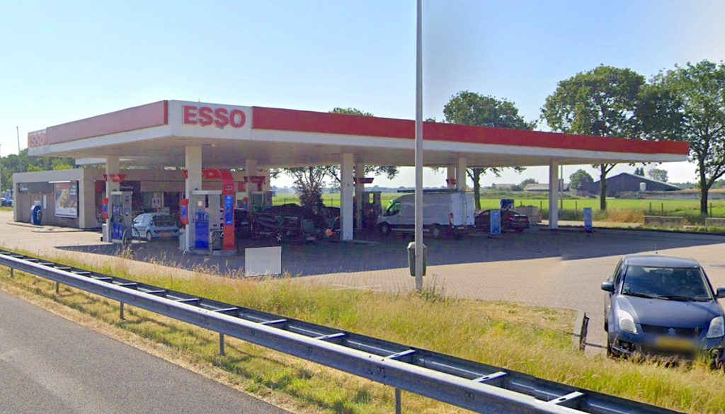 Vissers Energy Group heeft de 25e vestiging van de tankshopformule Moments & More geopend. De nieuwste Moments & More van Nederland is te vinden bij ESSO-tankstation ‘Raakeind’ aan de snelweg A58 tussen Breda en Tilburg.