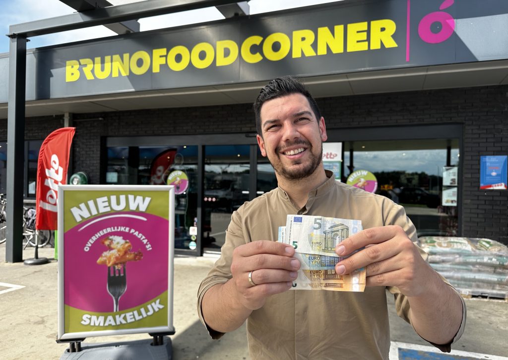 De mogelijkheid voor consumenten om in Bruno Foodcorners in België cash geld te pinnen is een groot succes. Sinds de service afgelopen 1 februari in de vestigingen werd ingevoerd, hebben bezoekers er voor bijna twee miljoen euro aan cash geld opgenomen. Dat zegt Luca Bruno van Group Bruno, goed voor 28 service stations en Foodcorners.