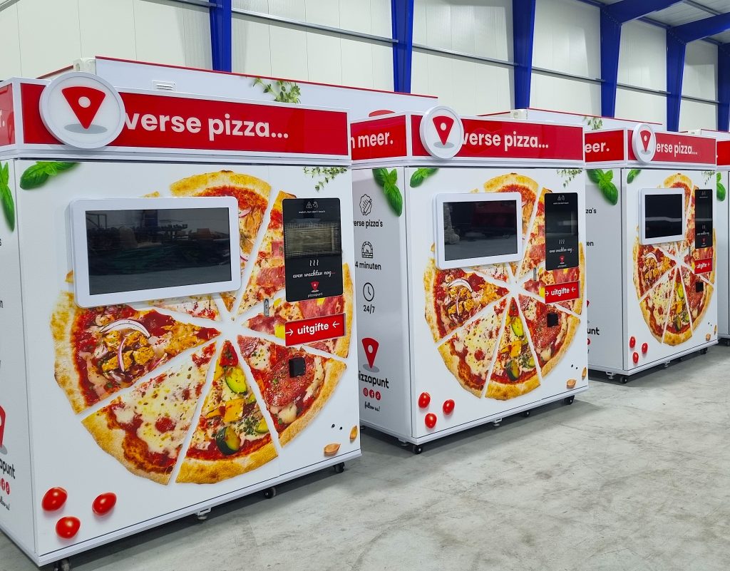 Fieten Olie lanceert Pizzapunt, een opvallend vormgegeven vendingautomaat die in een paar minuten een warme pizza bereidt. Ook een aparte automaat met een aanbod aan gekoelde frisdranken maakt deel uit van het concept.