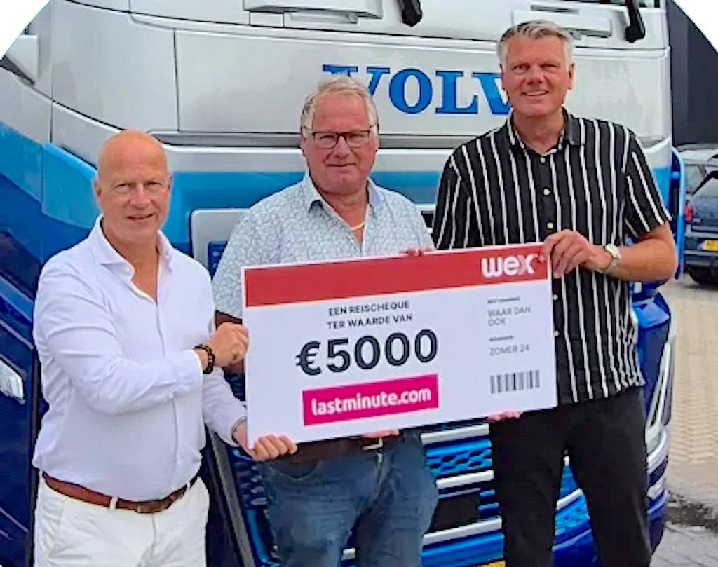 Jan Bakker, eigenaar van Jan Bakker Transport BV, heeft de hoofdprijs van 5000 euro gewonnen in de door WEX Europe Services georganiseerde Spring into Summer-campagne. Van het gewonnen bedrag gingen Bakker en zijn gezin op Lastminute.com vakantie.